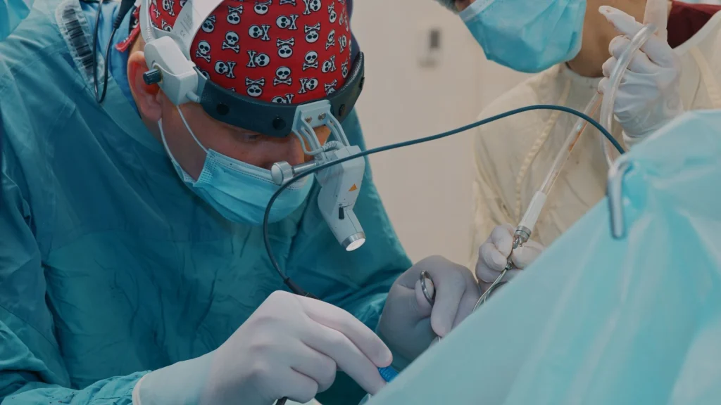 Auto tissue sensing merupakan teknologi krusial dalam electrosurgical unit (ESU) modern yang dirancang untuk meningkatkan keamanan selama prosedur pembedahan.