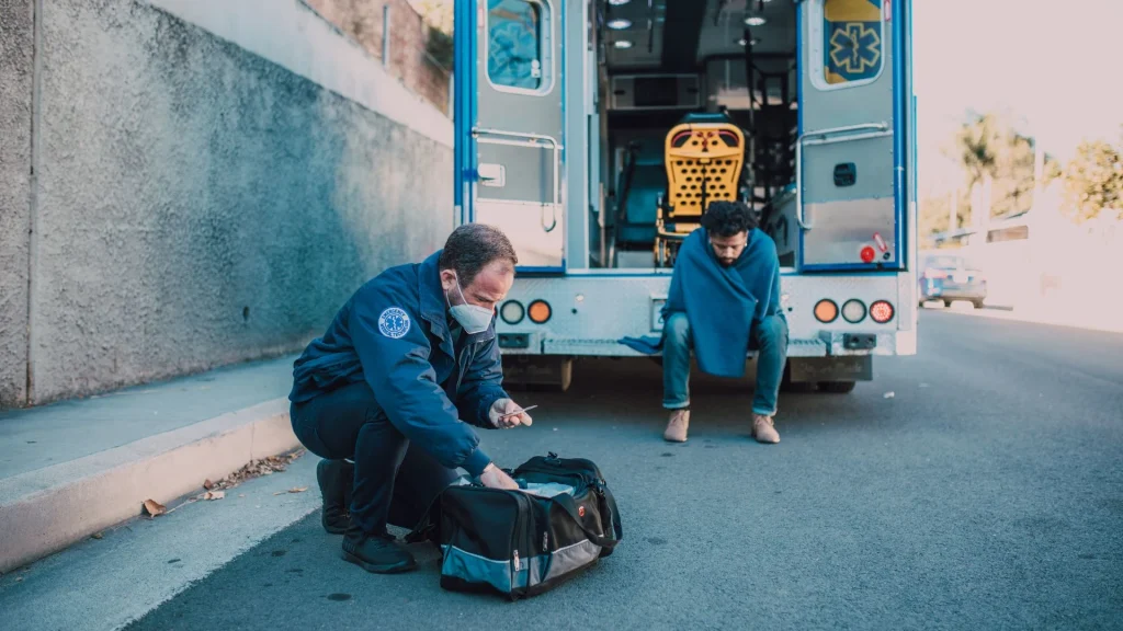 AED cerdas dirancang untuk meningkatkan peluang selamat pada kasus henti jantung mendadak dengan memberikan panduan otomatis yang mudah dipahami.