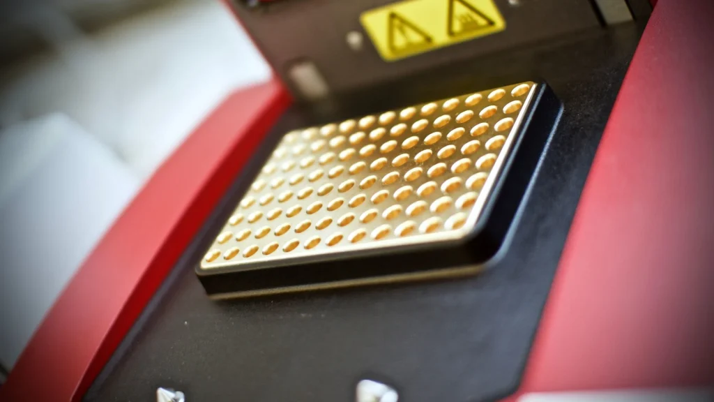 Peningkatan teknologi automasi telah mempercepat alur pemeriksaan RT-PCR Multiplex di laboratorium modern.