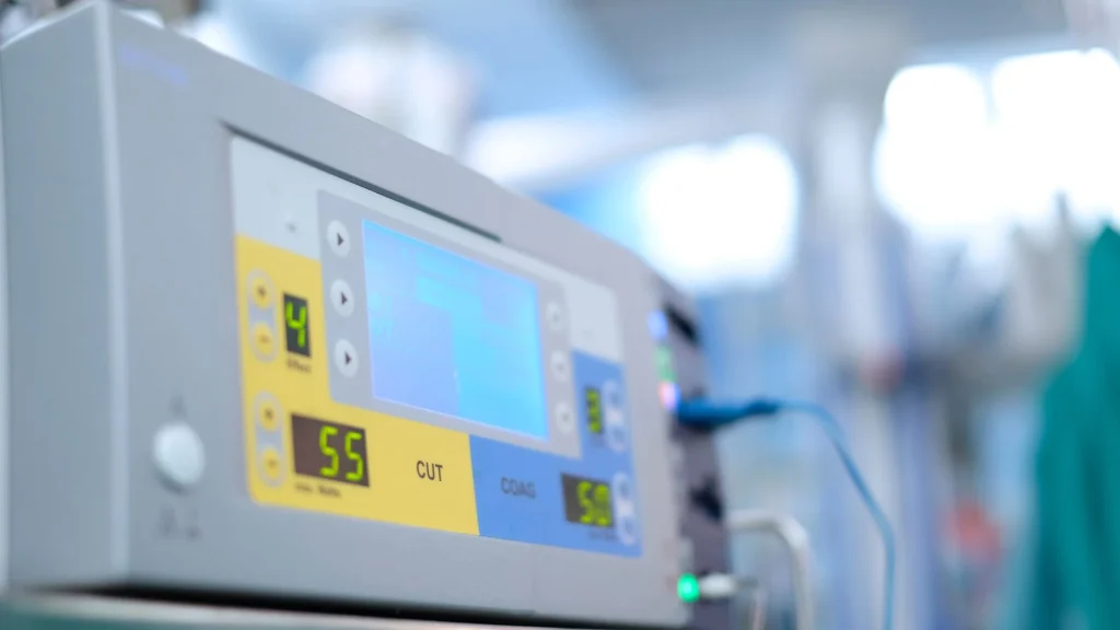 Electrosurgical Unit (ESU) generasi terbaru dirancang untuk memberikan stabilitas energi yang jauh lebih konsisten dibandingkan perangkat konvensional.