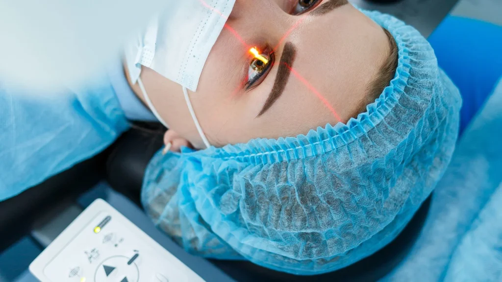 HoLEP merupakan teknik enukleasi prostat menggunakan energi laser Holmium yang bekerja dengan presisi tinggi untuk memisahkan jaringan prostat yang membesar dari kapsulnya.