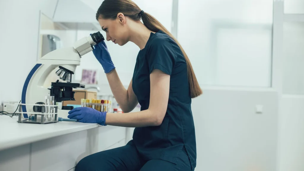 Pemeriksaan sediaan darah tepi menggunakan AI menjadi inovasi penting dalam laboratorium hematologi modern.