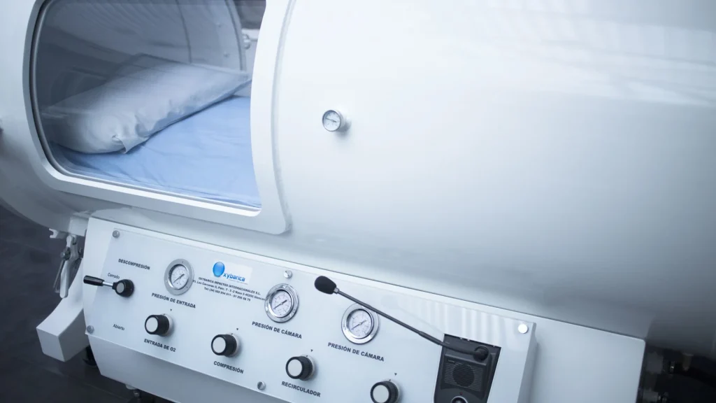 Keamanan merupakan aspek fundamental dalam penggunaan hyperbaric oxygen chamber di fasilitas kesehatan.