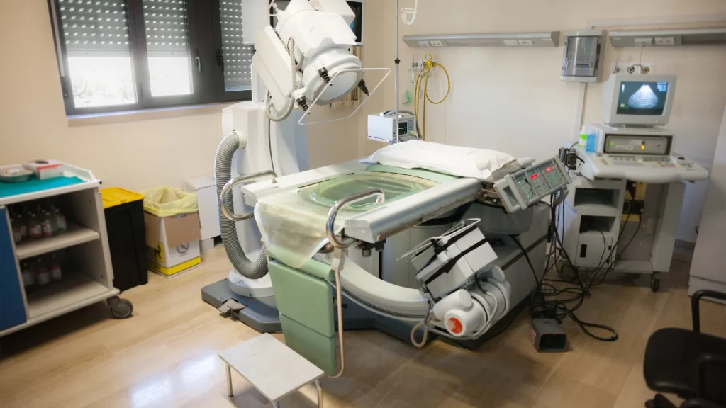 Extracorporeal Shock Wave Lithotripsy merupakan teknologi non-invasif yang digunakan untuk memecah batu ginjal tanpa tindakan pembedahan.