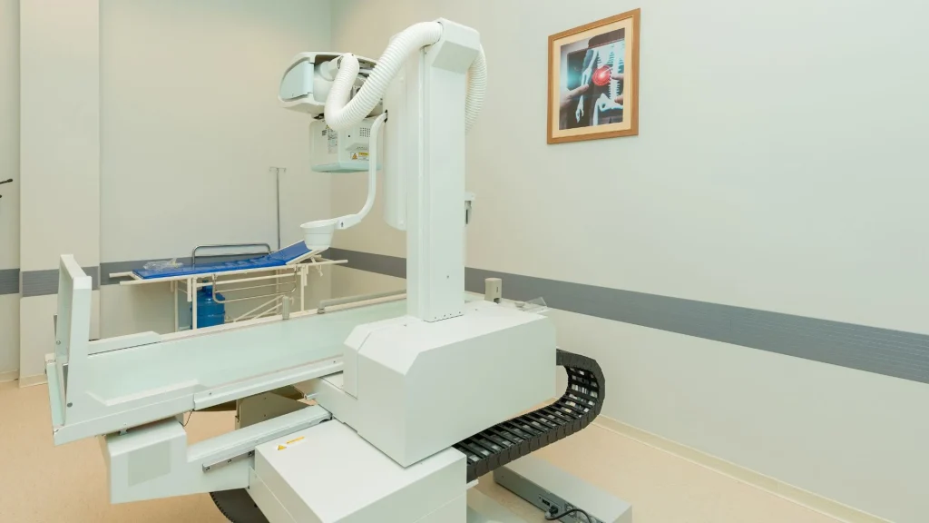 Extracorporeal Shock Wave Lithotripsy atau ESWL menjadi salah satu prosedur utama dalam penanganan batu ginjal non-invasif di rumah sakit modern.