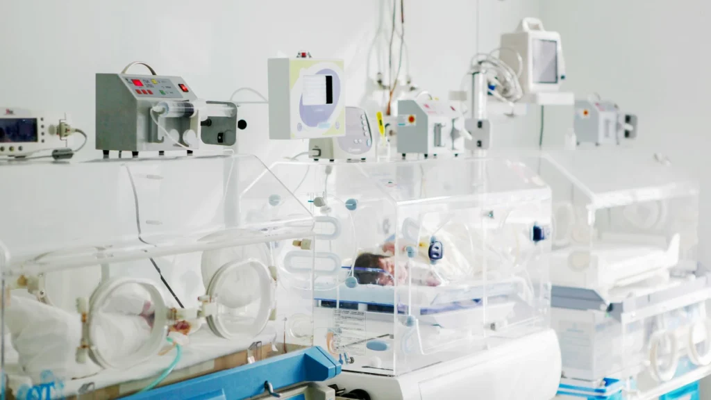 Smart-controlled baby incubator menandai era baru dalam perawatan neonatal dengan pendekatan berbasis presisi.