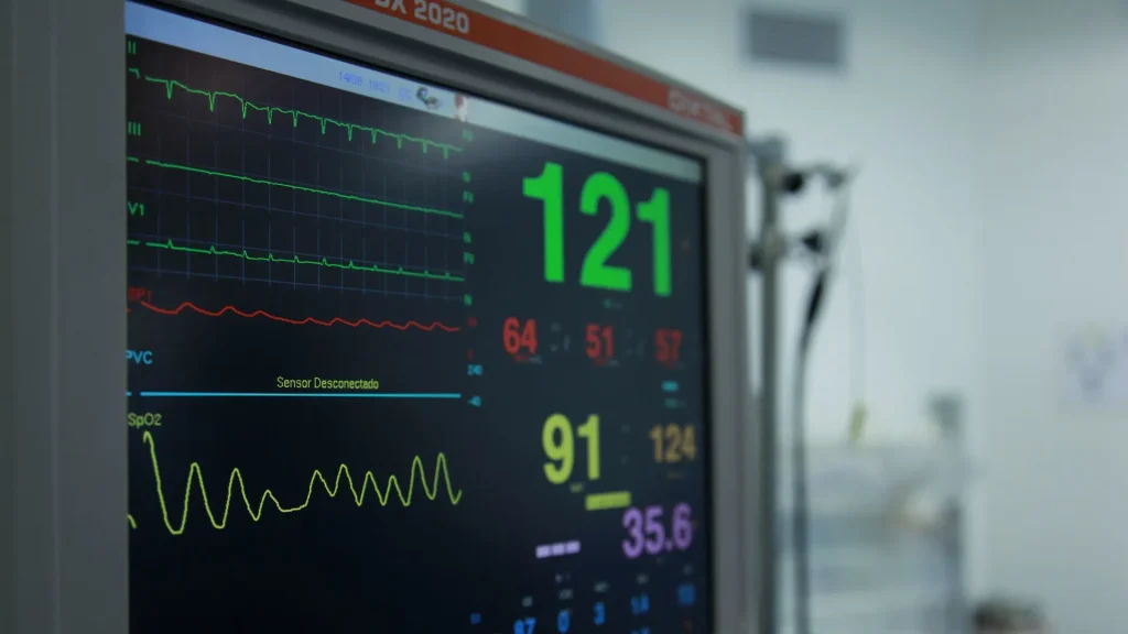 Pasien yang dirawat di ICU (Intensive Care Unit) biasanya berada dalam kondisi kritis yang memerlukan pemantauan ketat terhadap semua sistem tubuh, termasuk sistem hemostasis atau pembekuan darah.