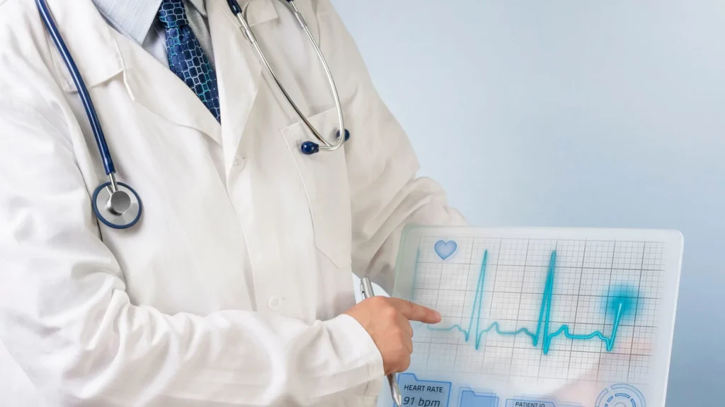 Platform cloud ECG menyimpan data jantung pasien secara digital dan terhubung ke internet.