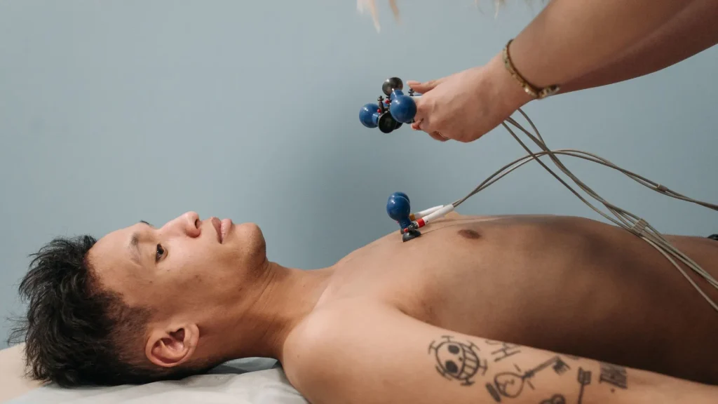 Cloud-Based ECG adalah inovasi modern dalam bidang kardiologi yang memanfaatkan teknologi cloud untuk menyimpan dan mengelola data pemeriksaan jantung.