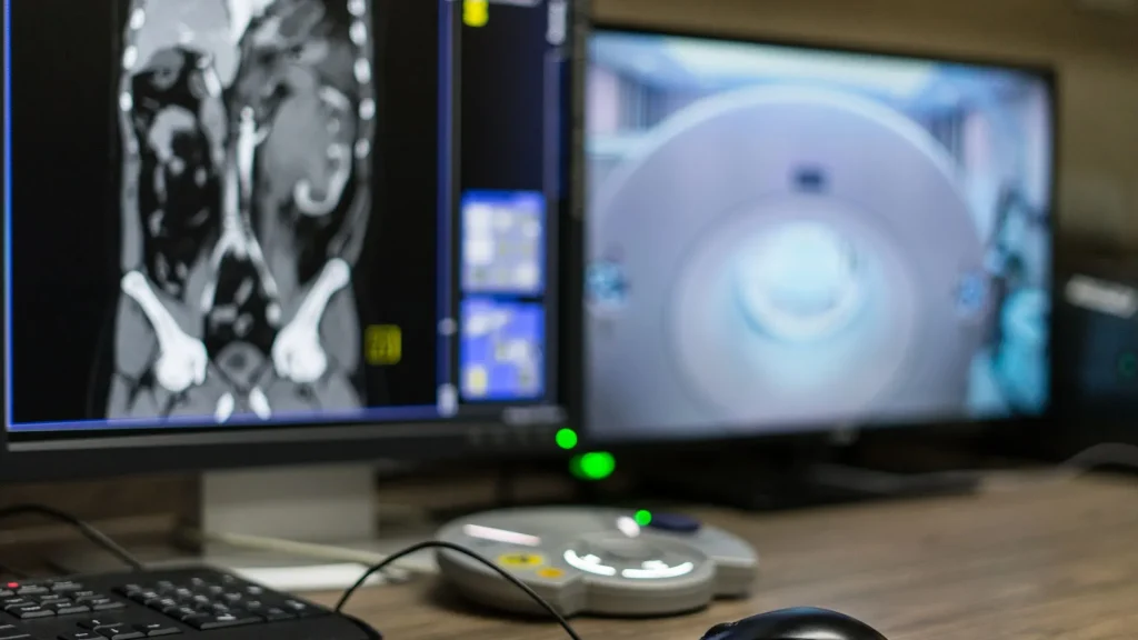 Picture Archiving and Communication System (PACS) dirancang untuk menyimpan dan mengelola citra medis secara digital.