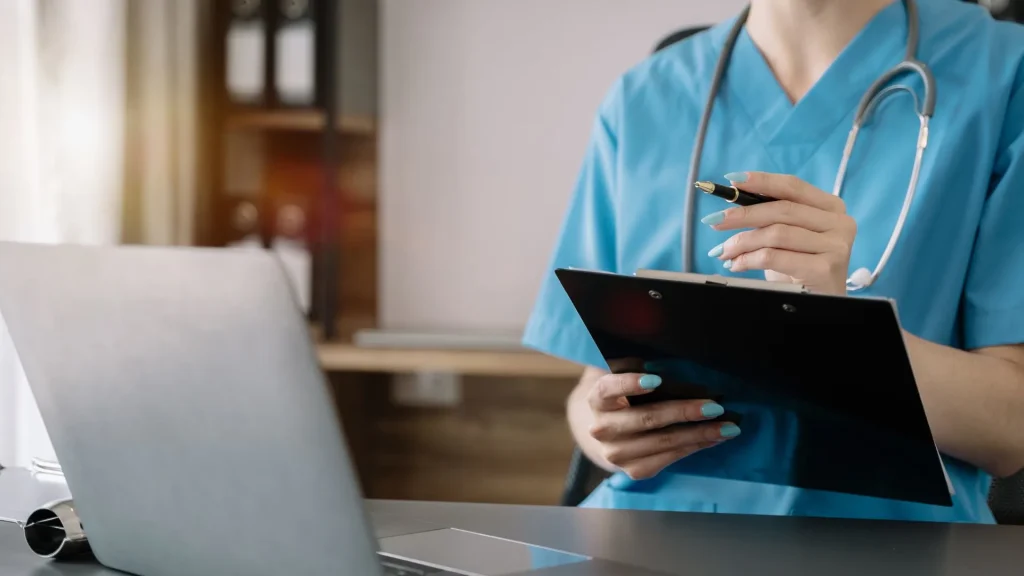 Perkembangan teknologi medis membawa perubahan besar dalam pengelolaan data pasien, terutama dengan hadirnya integrasi antara mesin hemodialisis dan Electronic Medical Record (EMR).