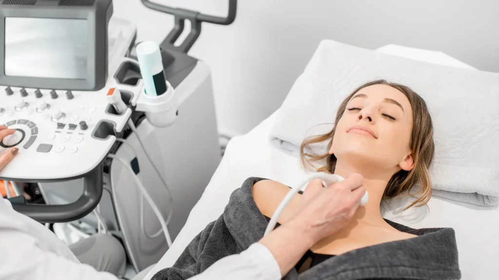 Portable ultrasound menghadirkan pengalaman belajar yang lebih nyata karena mahasiswa dapat melihat langsung anatomi dan fungsi organ tubuh secara real time.
