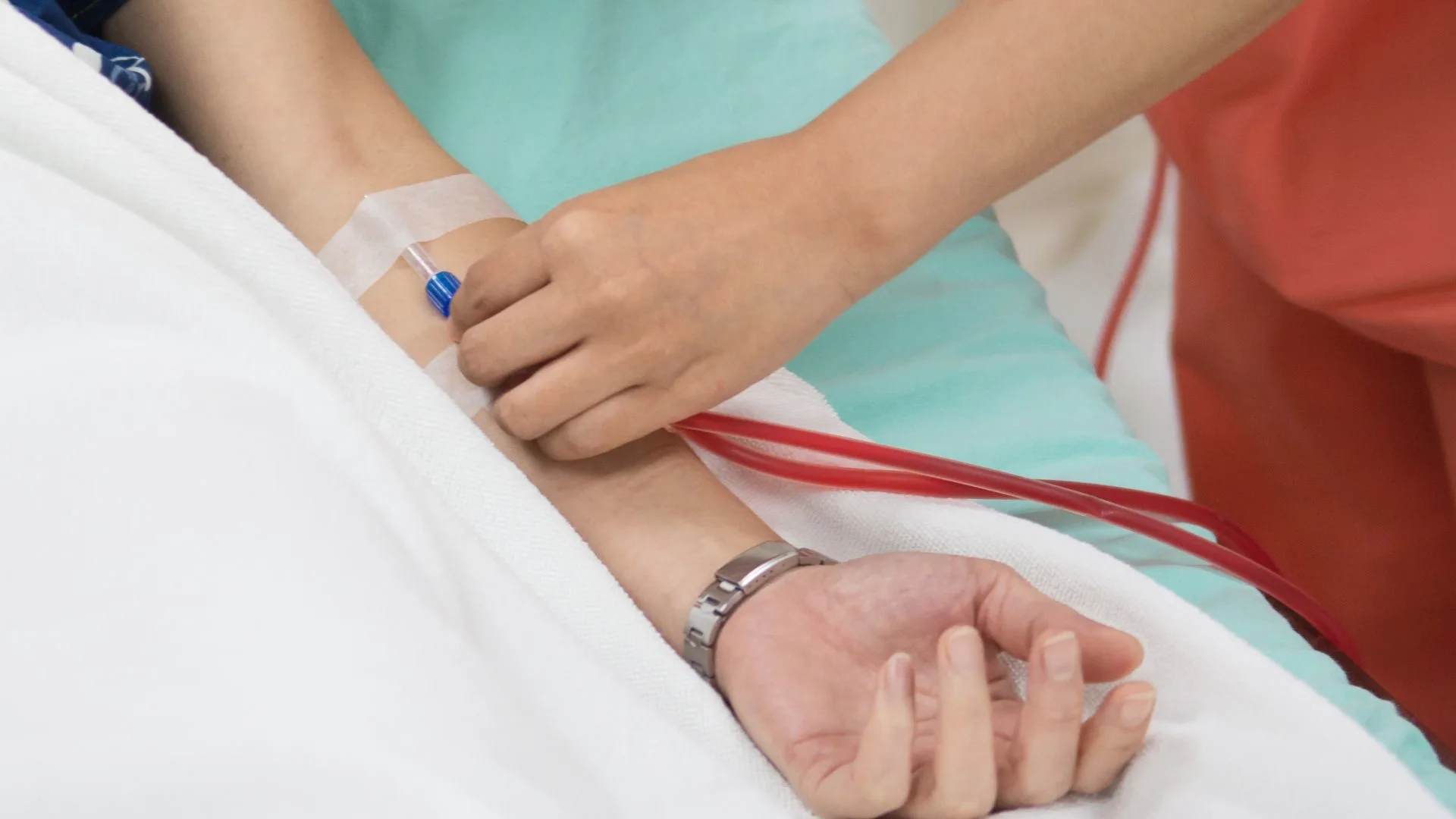 Home dialysis merupakan inovasi yang memungkinkan pasien menjalani terapi cuci darah di rumah dengan bantuan mesin portable.